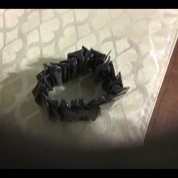 Shell Bracelet - Picture 1 of 5